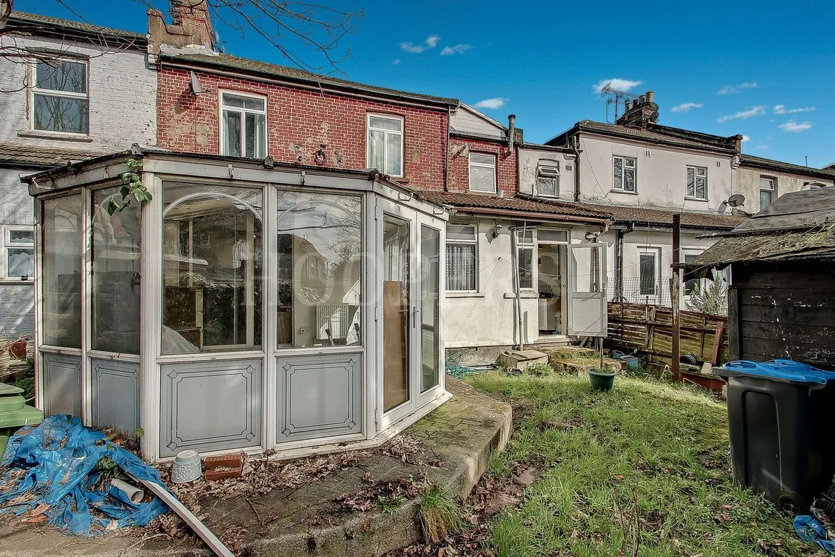 Lansdowne Grove, London, NW10