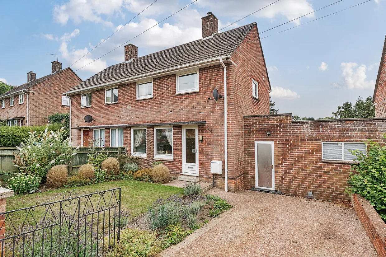 Queens Way, Marlborough, SN8 photo 1