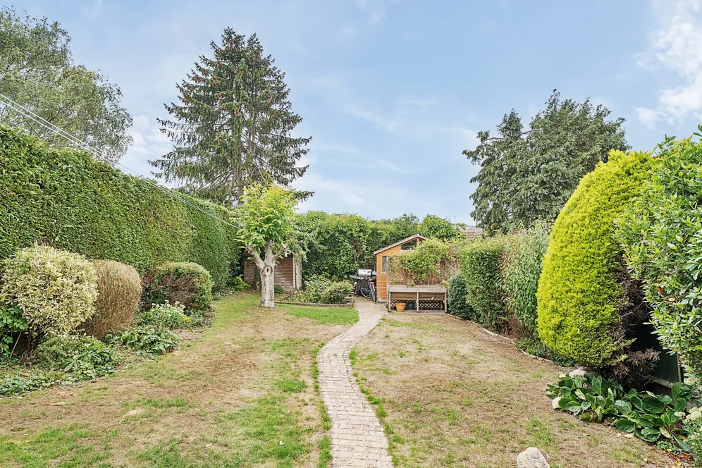 Queens Way, Marlborough, SN8 photo 3