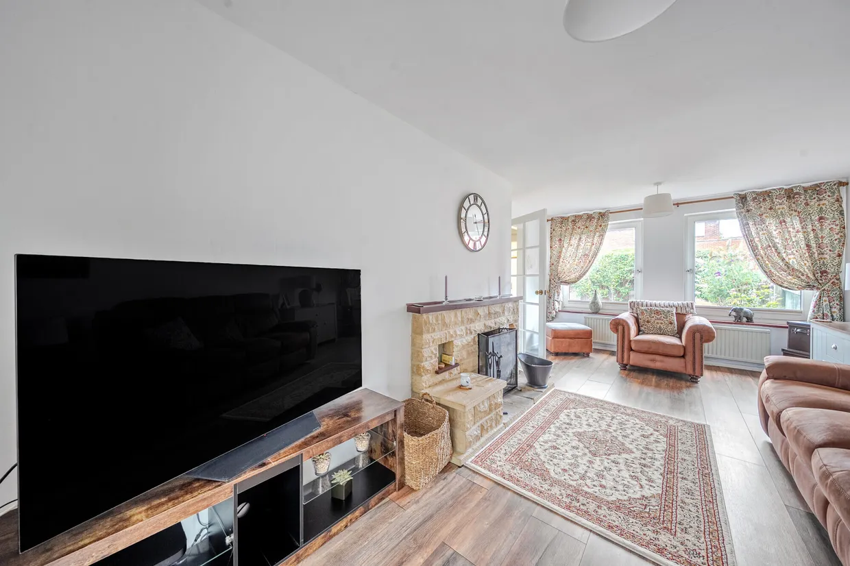 Queens Way, Marlborough, SN8 photo 5
