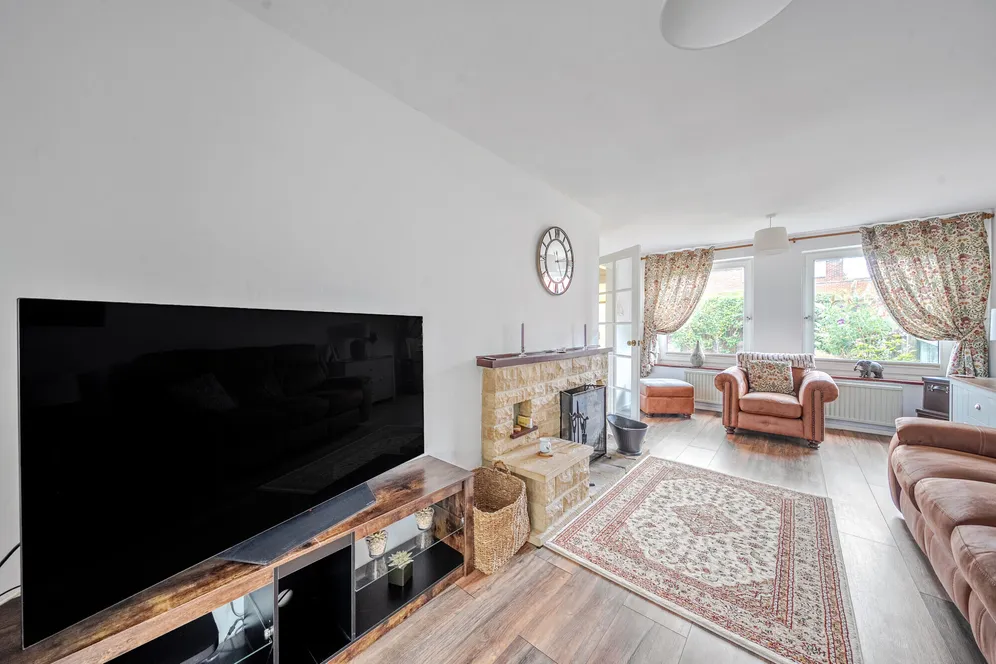 Queens Way, Marlborough, SN8 photo 5