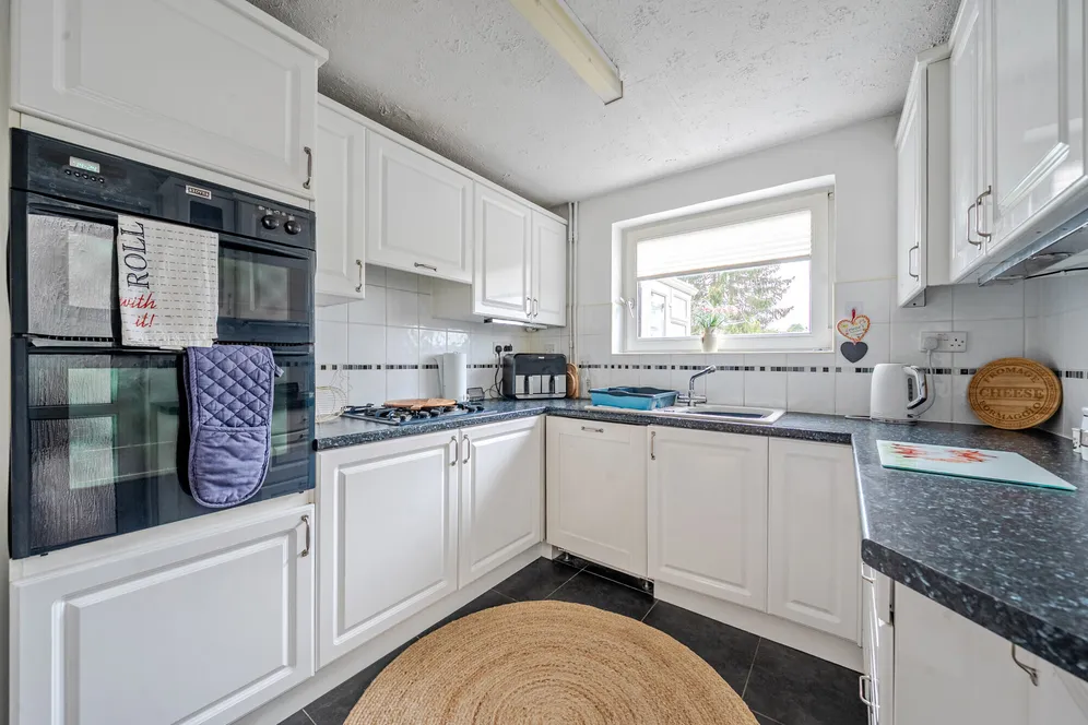Queens Way, Marlborough, SN8 photo 6