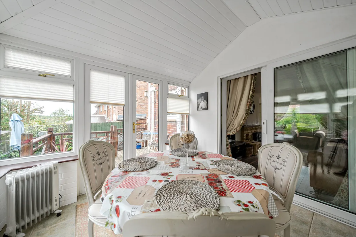 Queens Way, Marlborough, SN8 photo 11