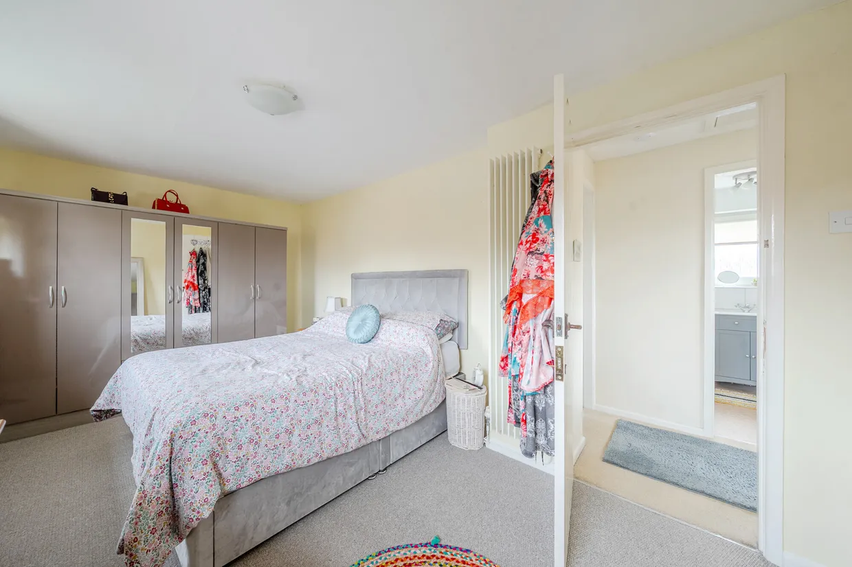 Queens Way, Marlborough, SN8 photo 15