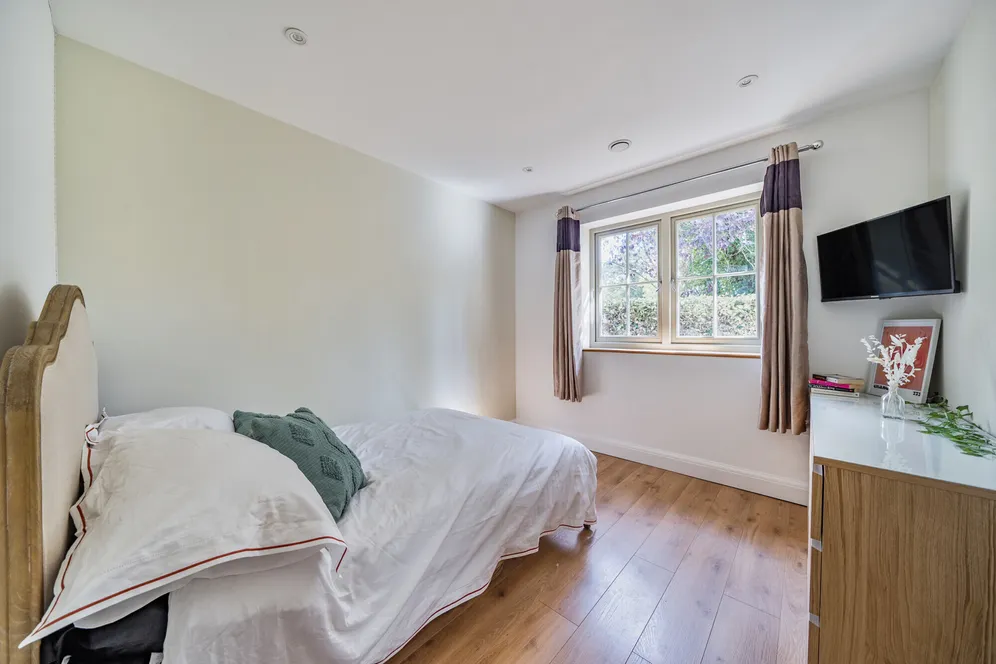 Little Windmill Hill, Chipperfield, WD4 photo 6