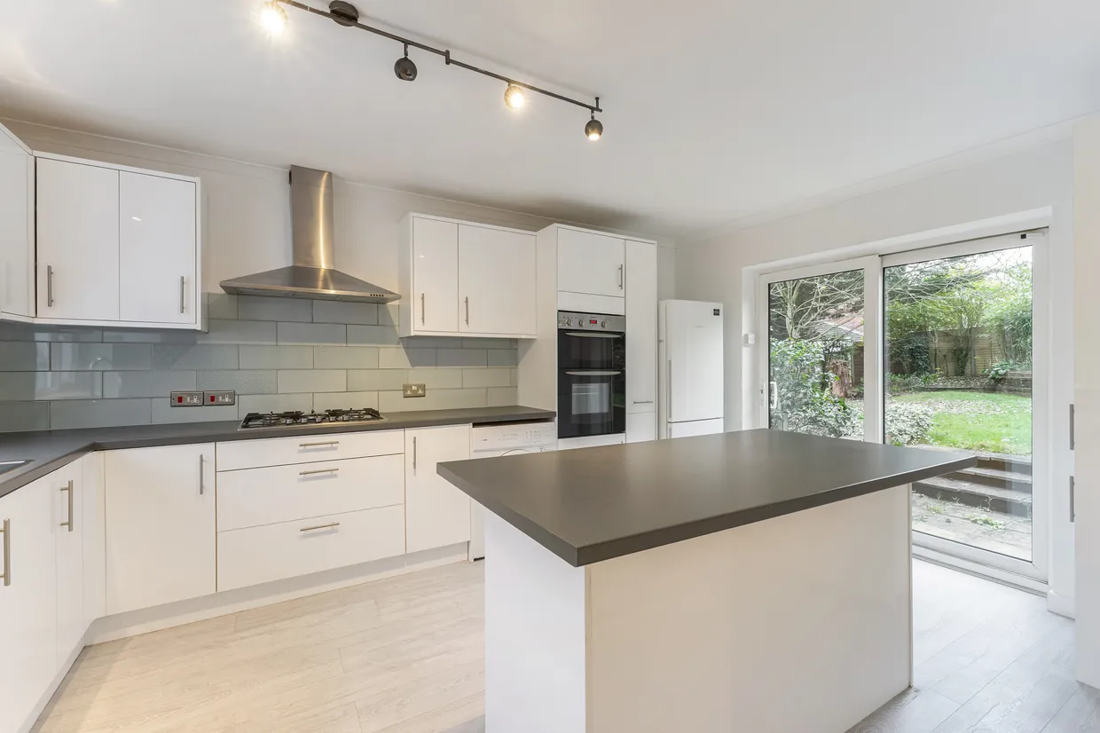 Oak End Way, Gerrards Cross, SL9 photo 4
