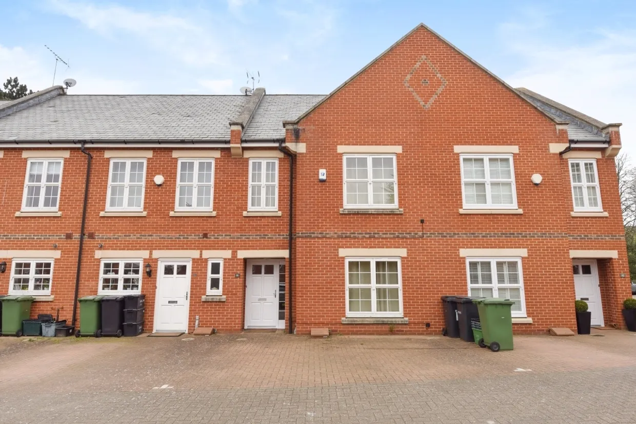 Beningfield Drive London Colney AL2 photo 1