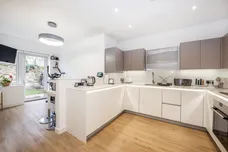 Pears Road, Hounslow, TW3 photo 1