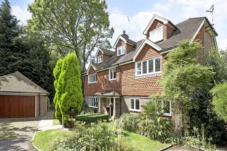 Caerleon Close, Claygate KT10