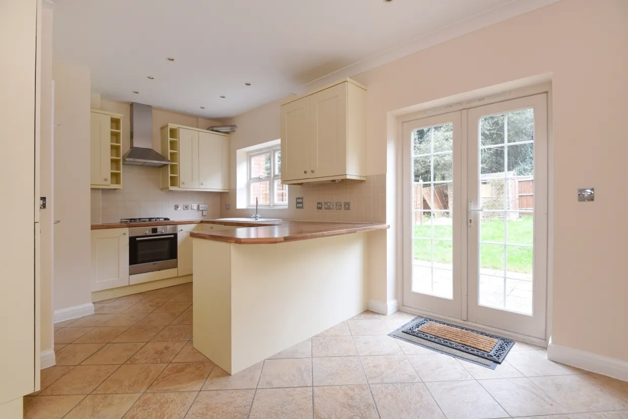 Beningfield Drive London Colney AL2 photo 2