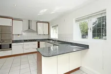 Caerleon Close, Claygate KT10 photo 2