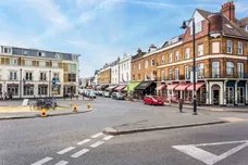 Buckingham Gardens, West Molesey KT8 photo 3