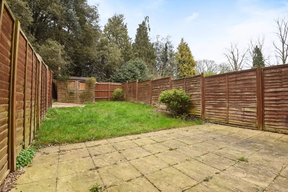 Beningfield Drive London Colney AL2 photo 4
