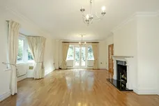 Caerleon Close, Claygate KT10 photo 5