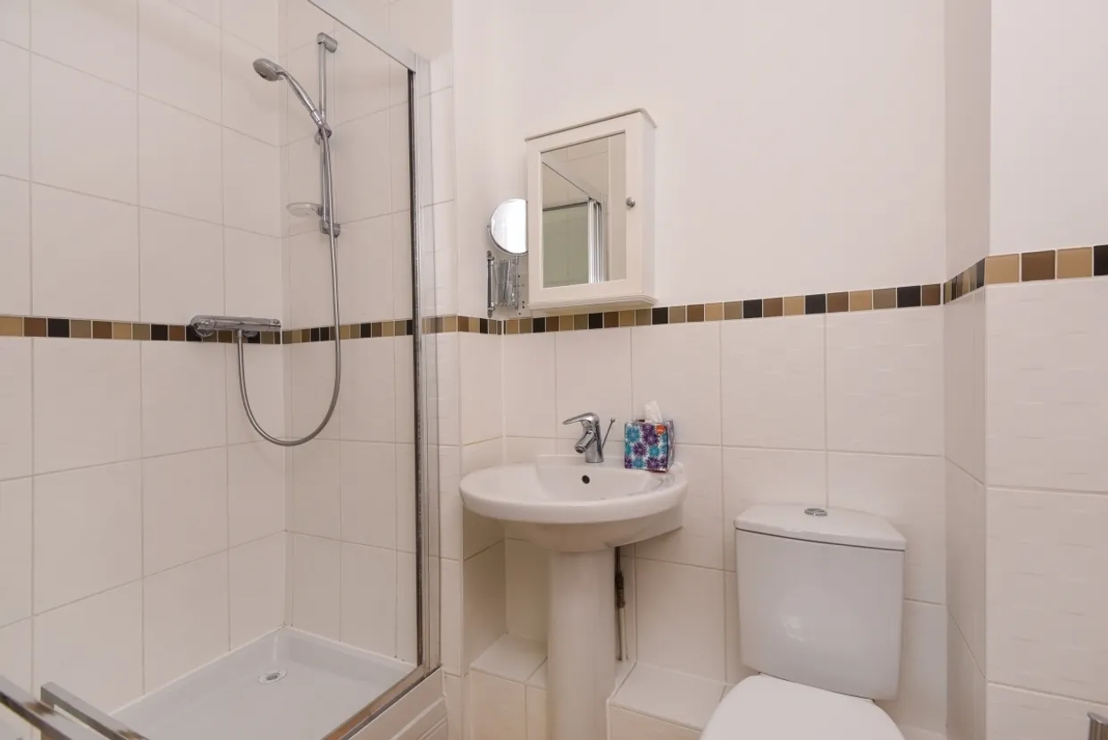 Beningfield Drive London Colney AL2 photo 6