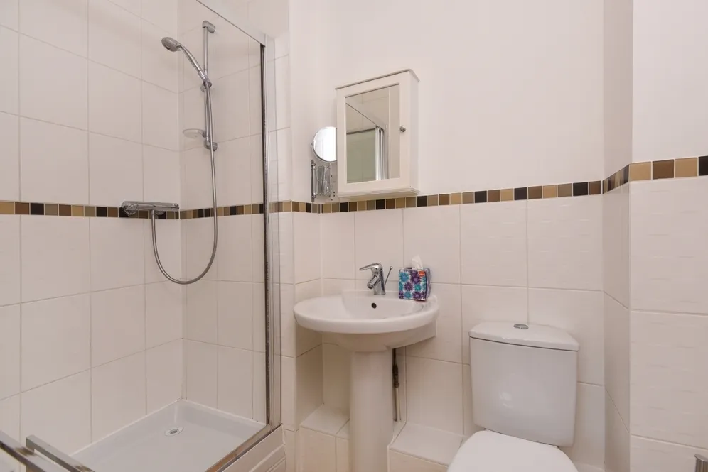 Beningfield Drive London Colney AL2 photo 6