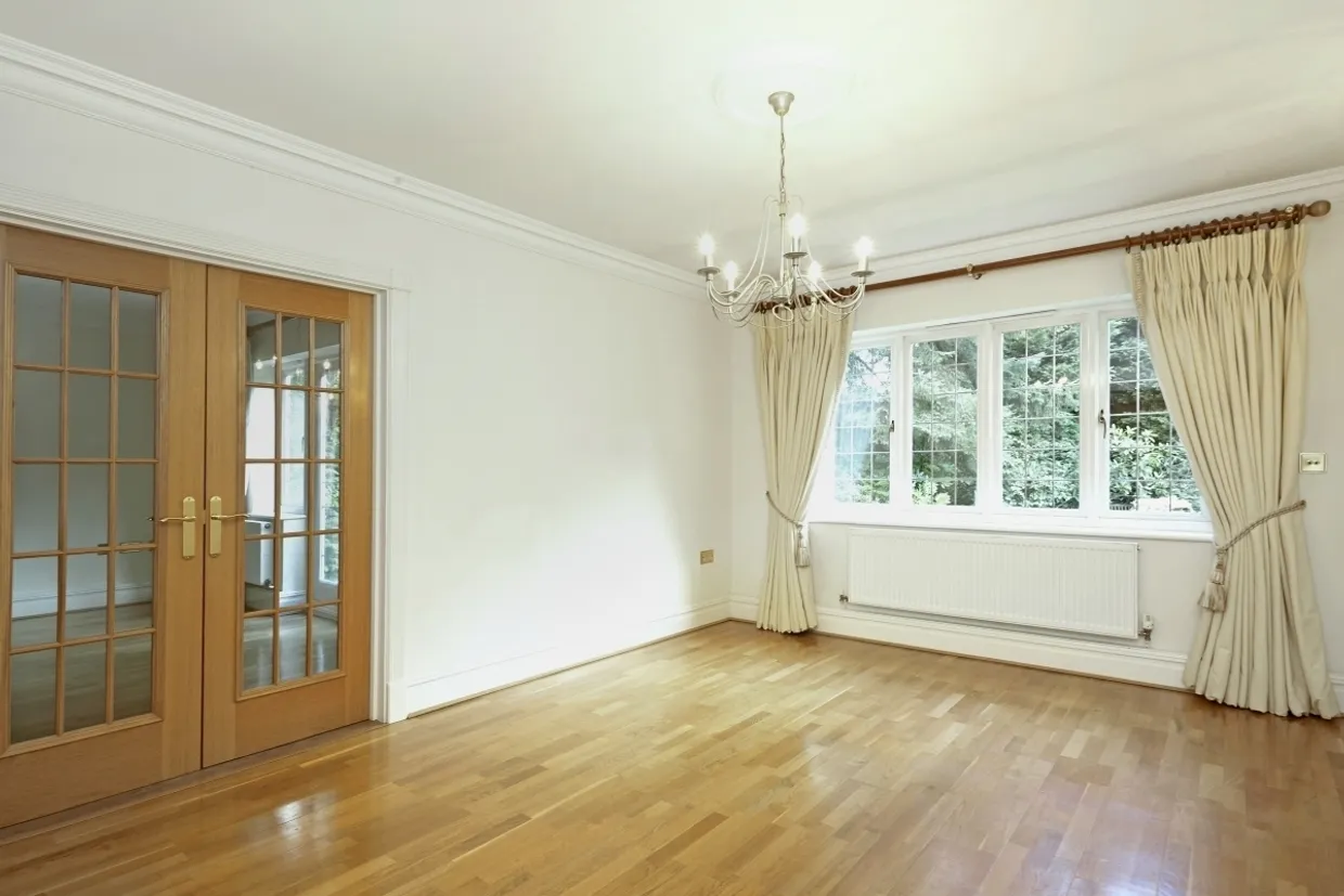 Caerleon Close, Claygate KT10 photo 6