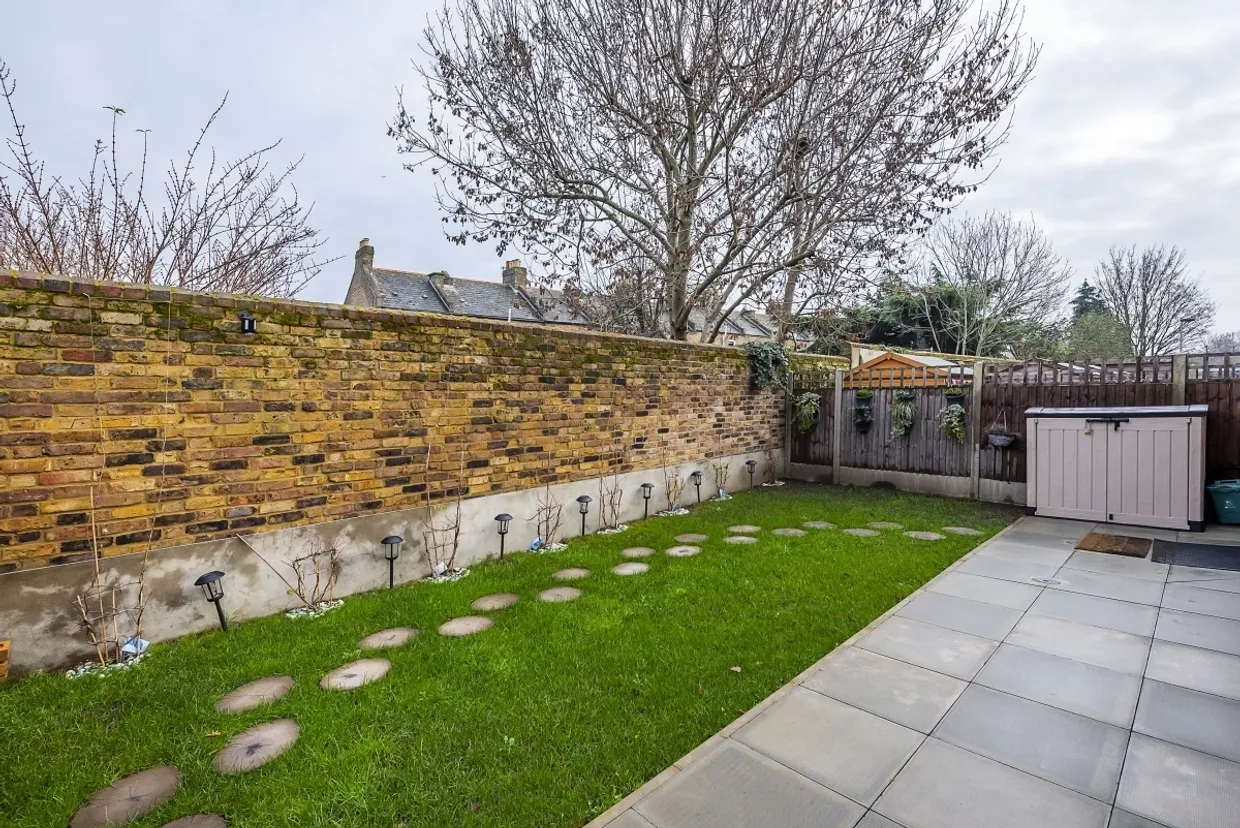 Pears Road, Hounslow, TW3 photo 6
