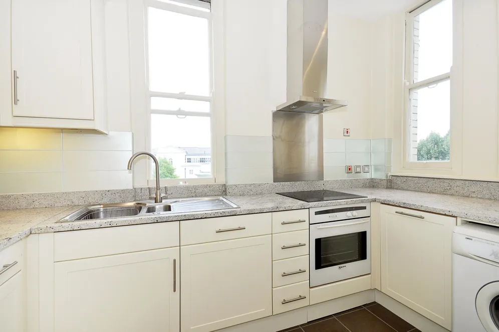 Sutherland House Marloes Road W8 photo 5