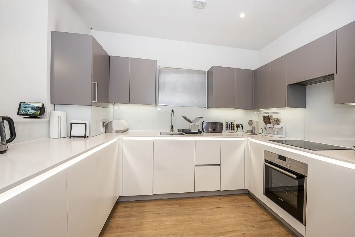Pears Road, Hounslow, TW3 photo 8