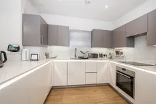 Pears Road, Hounslow, TW3 photo 8