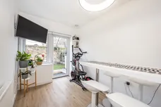 Pears Road, Hounslow, TW3 photo 9