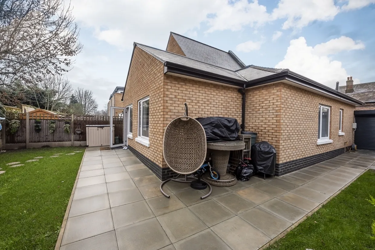 Pears Road, Hounslow, TW3 photo 10