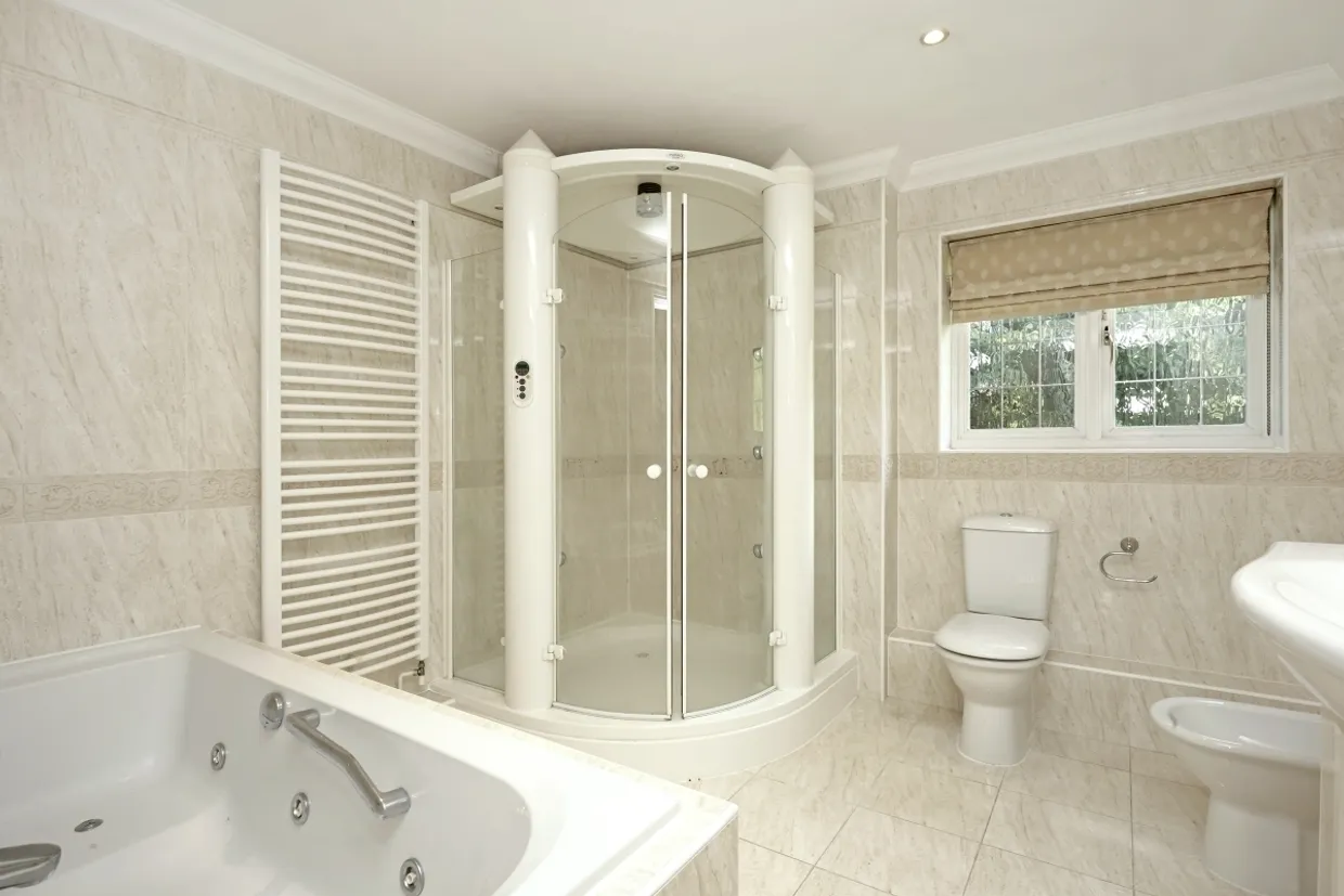Caerleon Close, Claygate KT10 photo 10