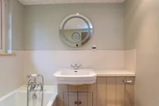 Petworth Road Chiddingfold GU8 photo 5