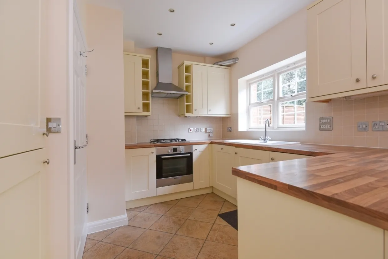 Beningfield Drive London Colney AL2 photo 11