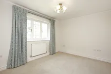 Caerleon Close, Claygate KT10 photo 11