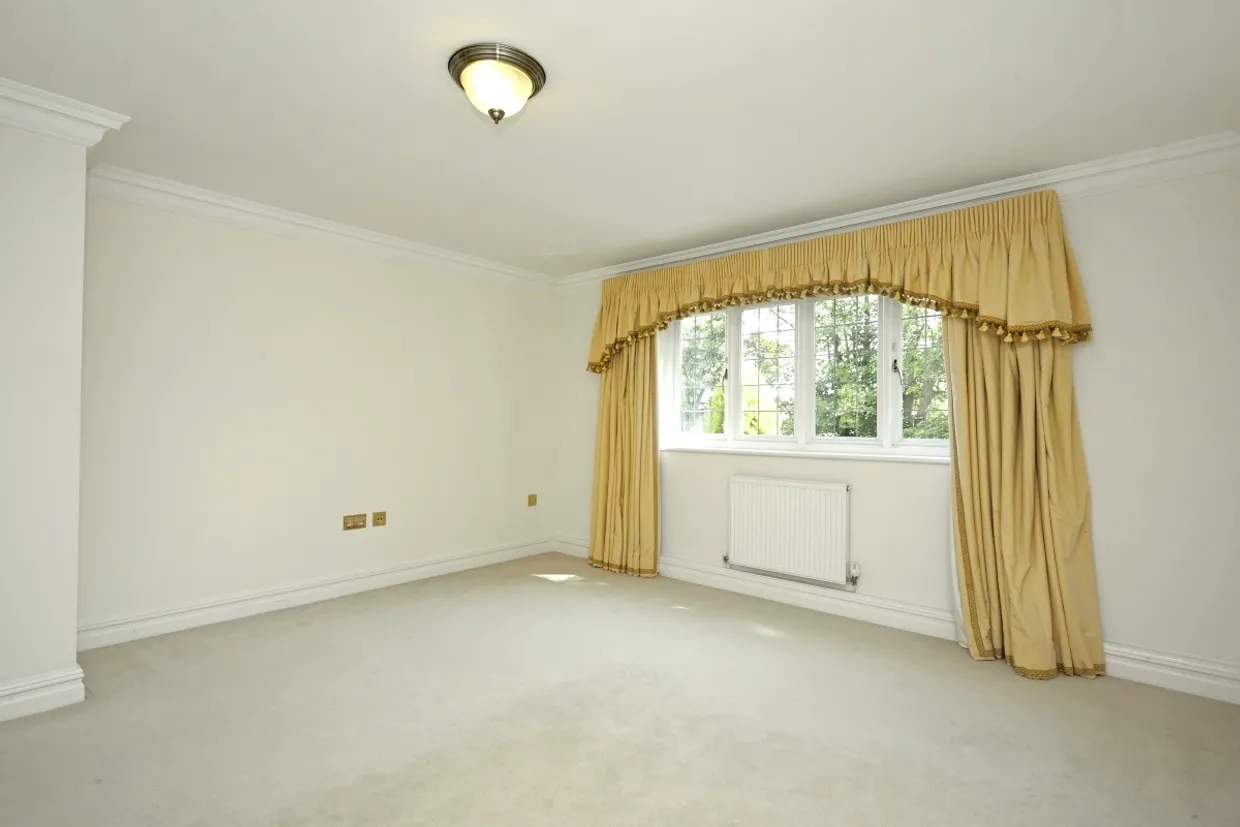 Caerleon Close, Claygate KT10 photo 14