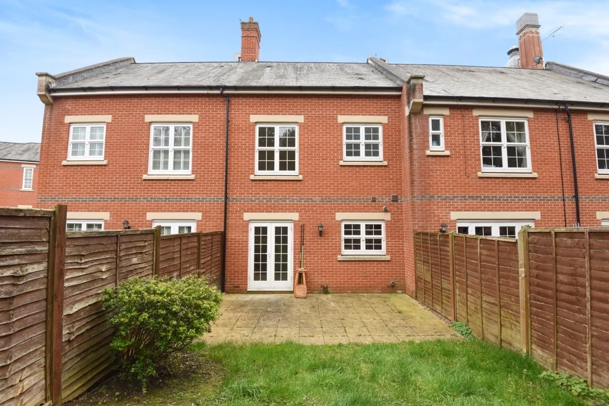 Beningfield Drive London Colney AL2 photo 14