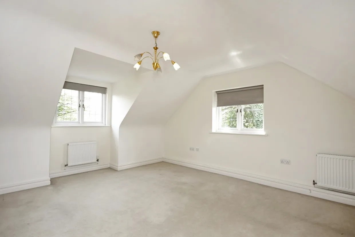 Caerleon Close, Claygate KT10 photo 15
