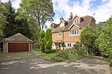 Caerleon Close, Claygate KT10 photo 16