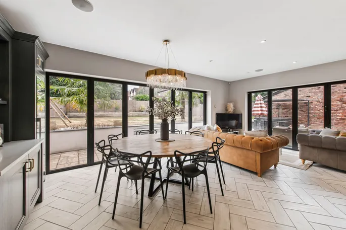Property carousel image 8