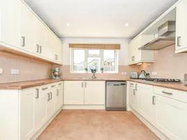 Avondown Road, Durrington, SALISBURY thumb 2