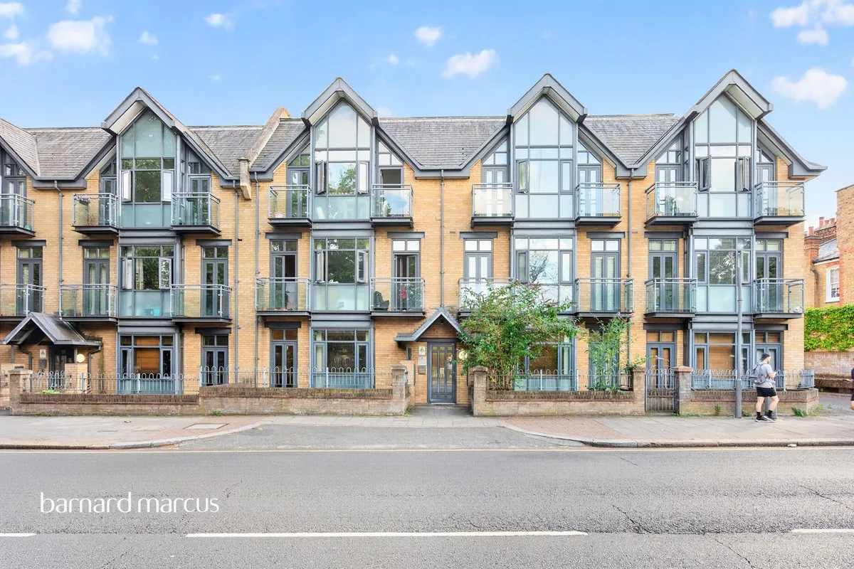 Putney Bridge Road, LONDON