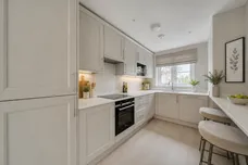 De Havilland Place, White Waltham Village, Maidenhead