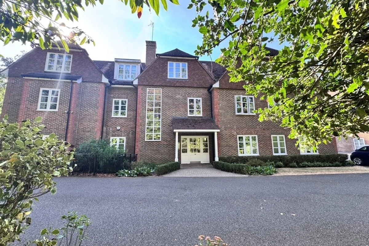 Cross Road, ASCOT