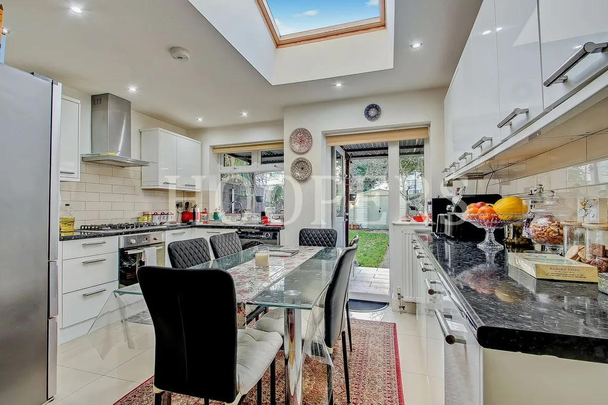 Annesley Close, London, NW10