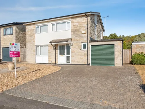 Springfield Close, CORSHAMphoto