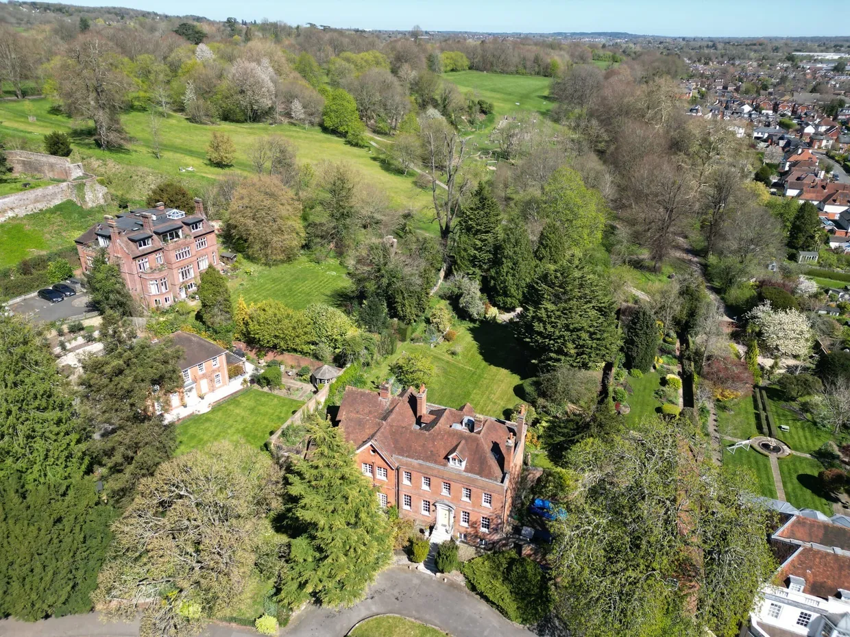 Castle Hill, Farnham, GU9 photo 2