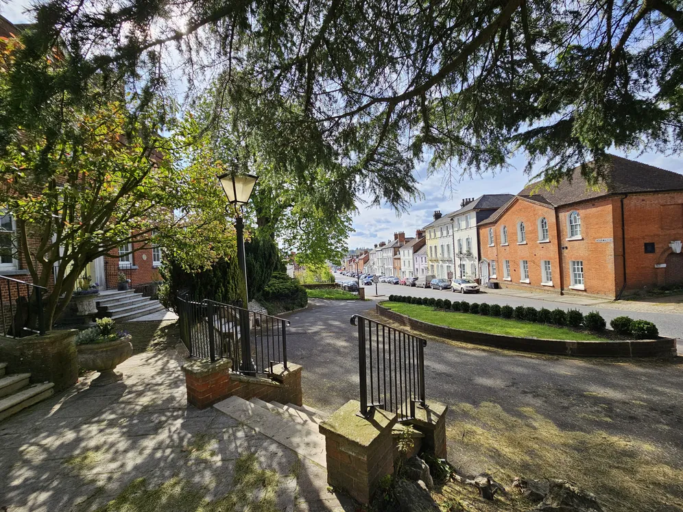 Castle Hill, Farnham, GU9 photo 27