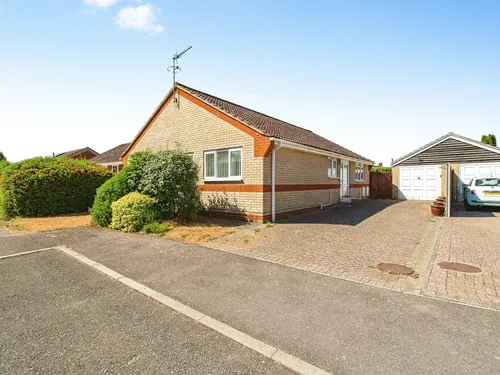 Blackthorn Close, Dissphoto