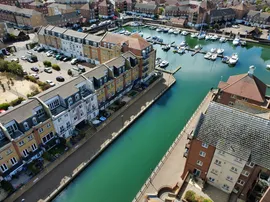 The Piazza, Eastbourne thumb 3