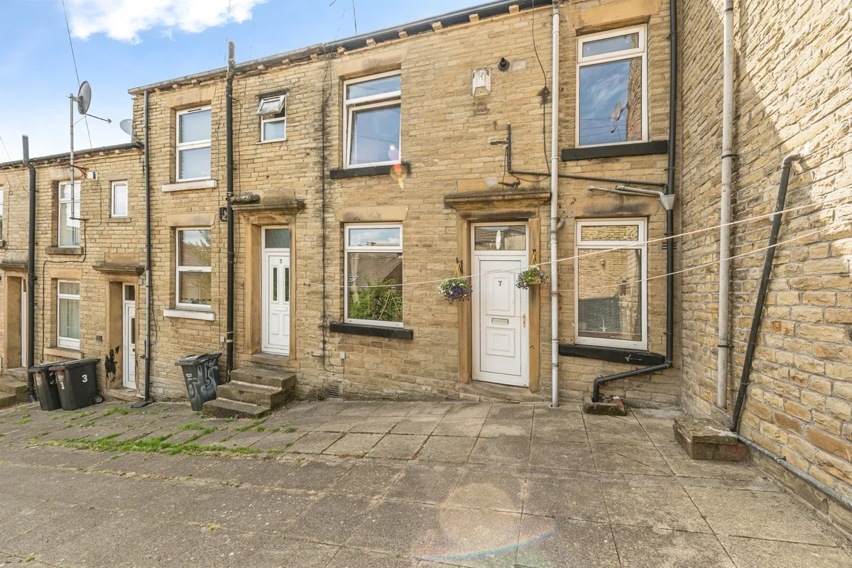 Thornhill Place, Brighouse