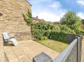 Thornhill Place, Brighouse thumb 2