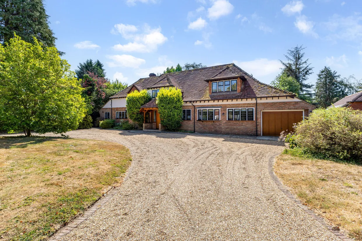 Grantley Avenue, Guildford, GU5 photo 1
