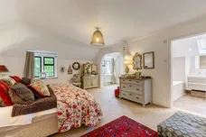 Grantley Avenue, Guildford, GU5 photo 3